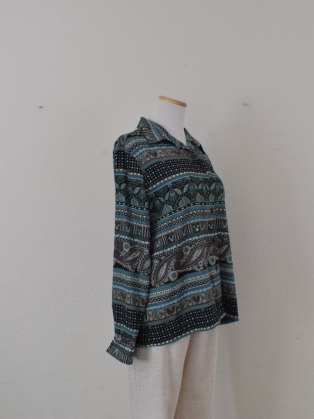 Vintage 70s Green Paisley Floral/Abstract Shirt by Alex Colman Sportswear - Picture 5 of 11